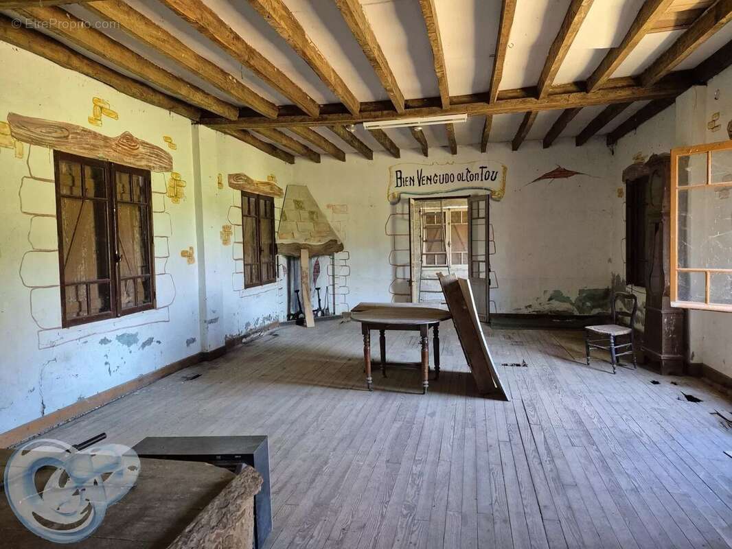 Commerce à BEYNAC-ET-CAZENAC