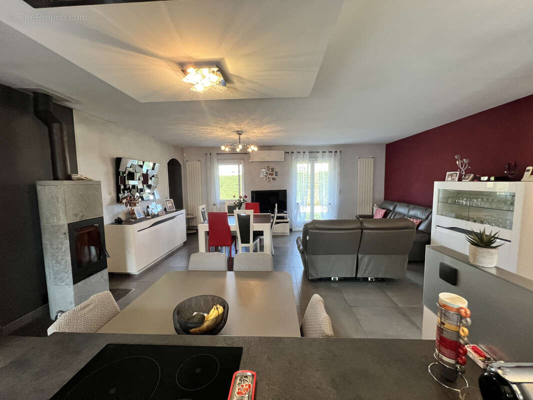 Maison à VETRAZ-MONTHOUX