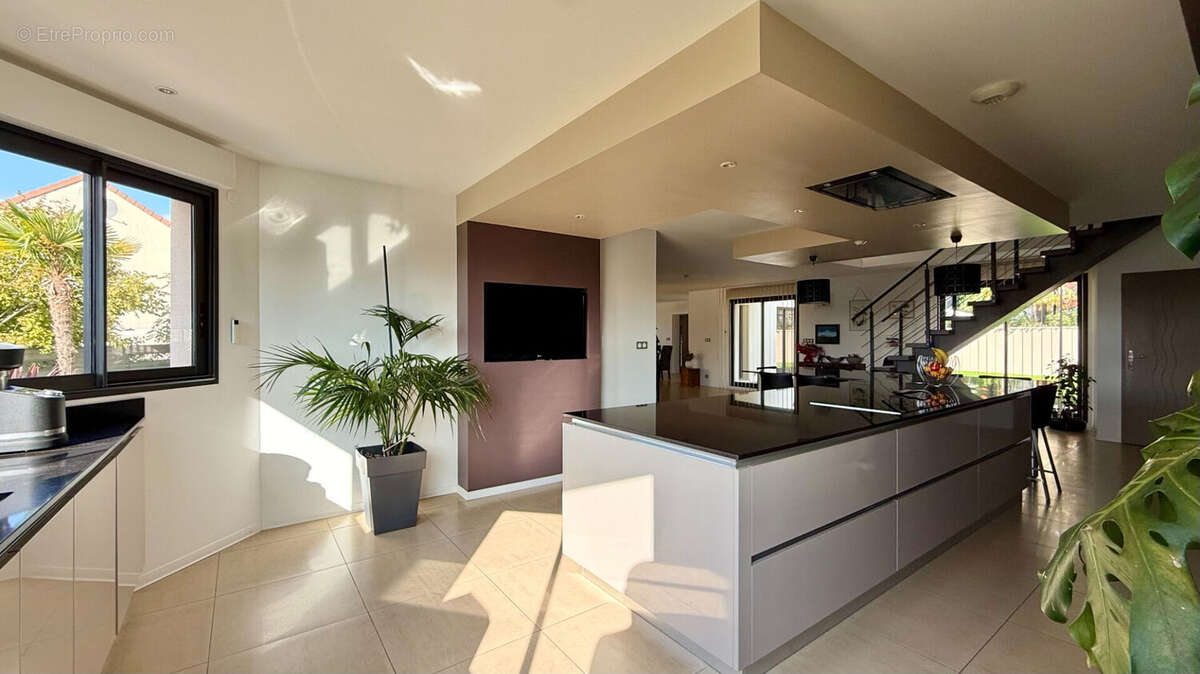 Maison à SAINTRY-SUR-SEINE