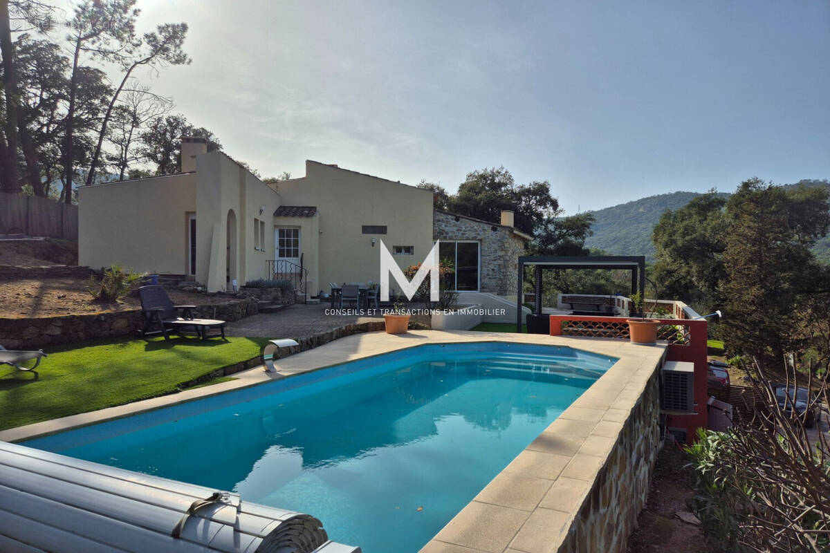 Maison à PLAN-DE-LA-TOUR