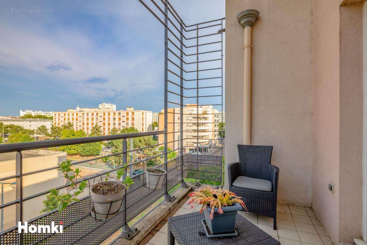 VÉNISSIEUX – T3 lumineux avec terrasse, cave et garage en supplément - photo 12