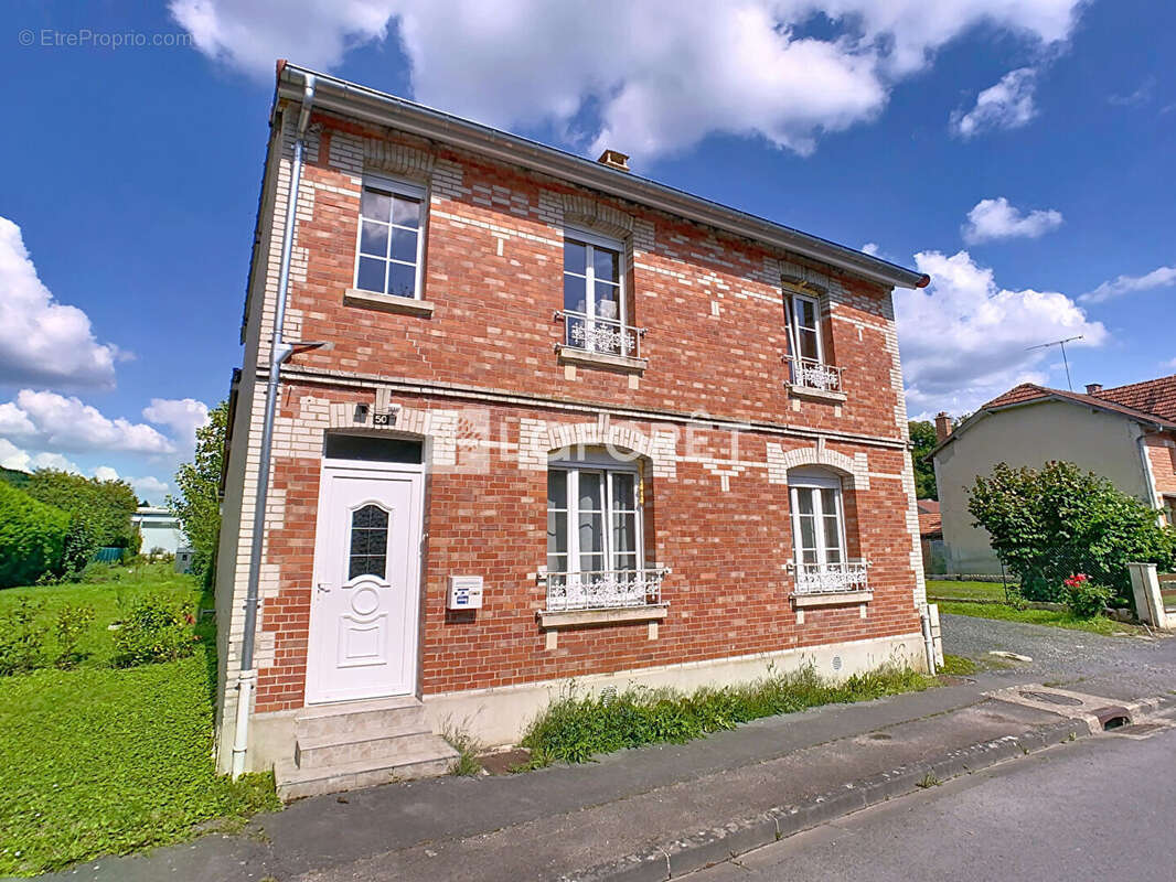 Maison à VIENNE-LE-CHATEAU