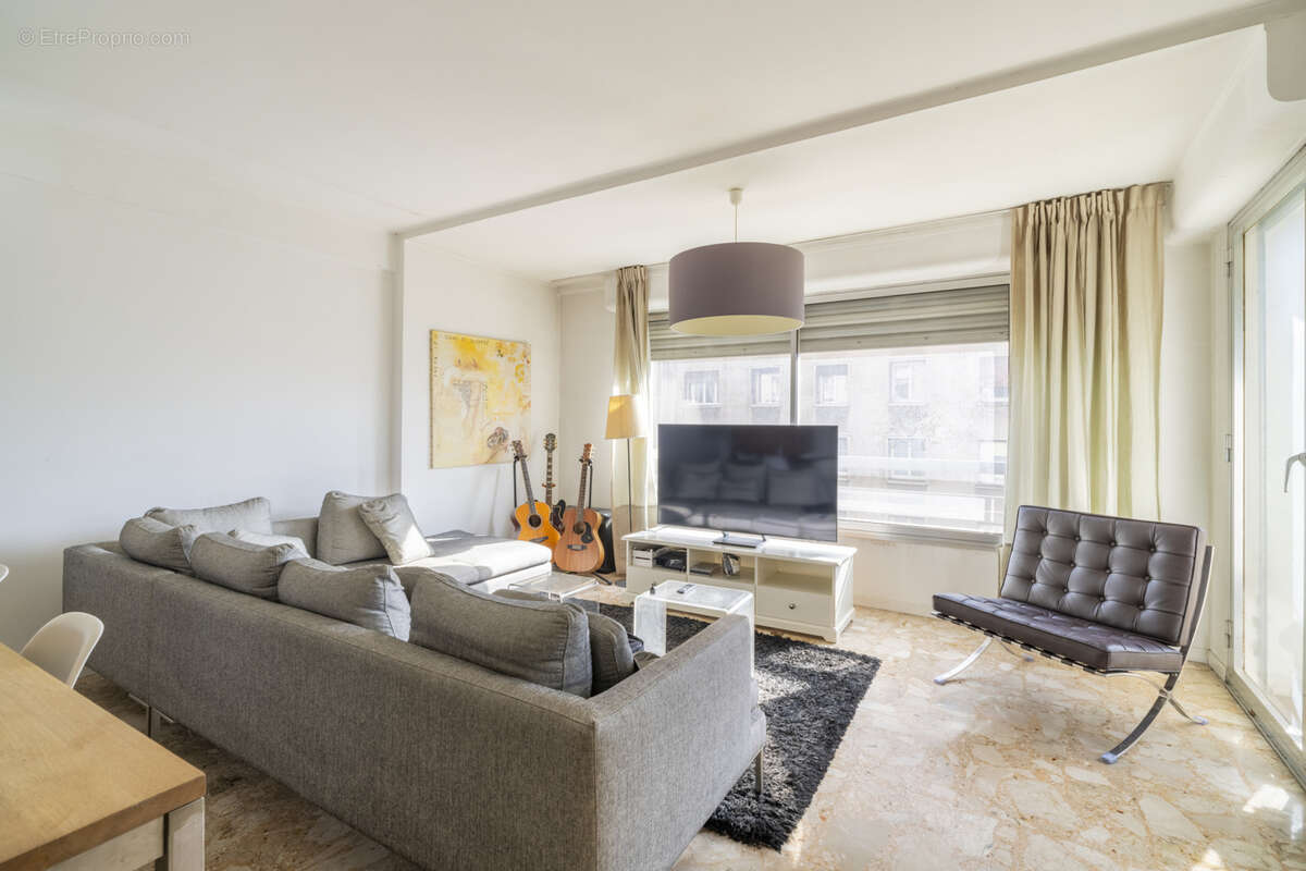 Appartement à MARSEILLE-5E