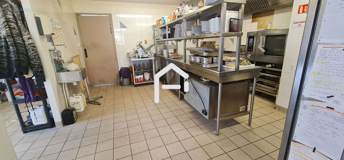 Commerce 246 m² à Arnac-Pompadour  - photo 3