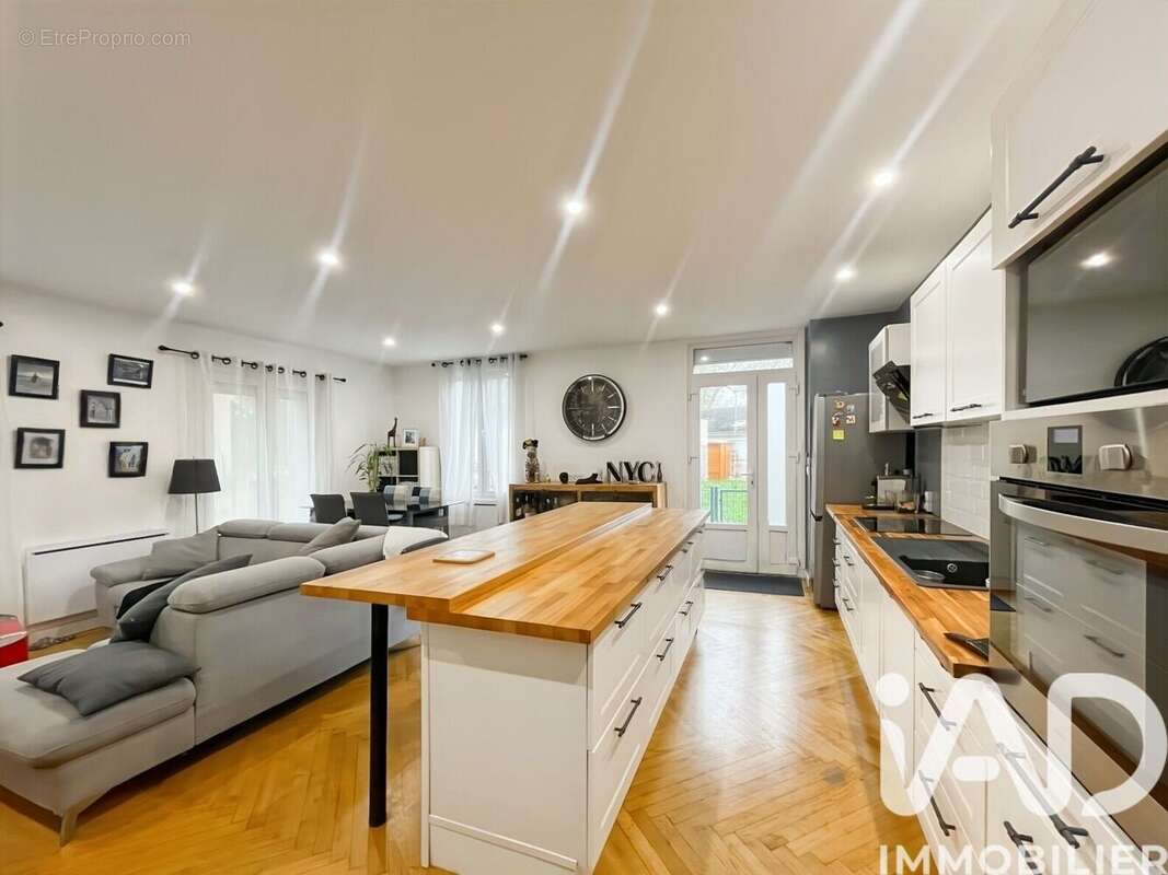 Photo 8 - Appartement à VERT-SAINT-DENIS