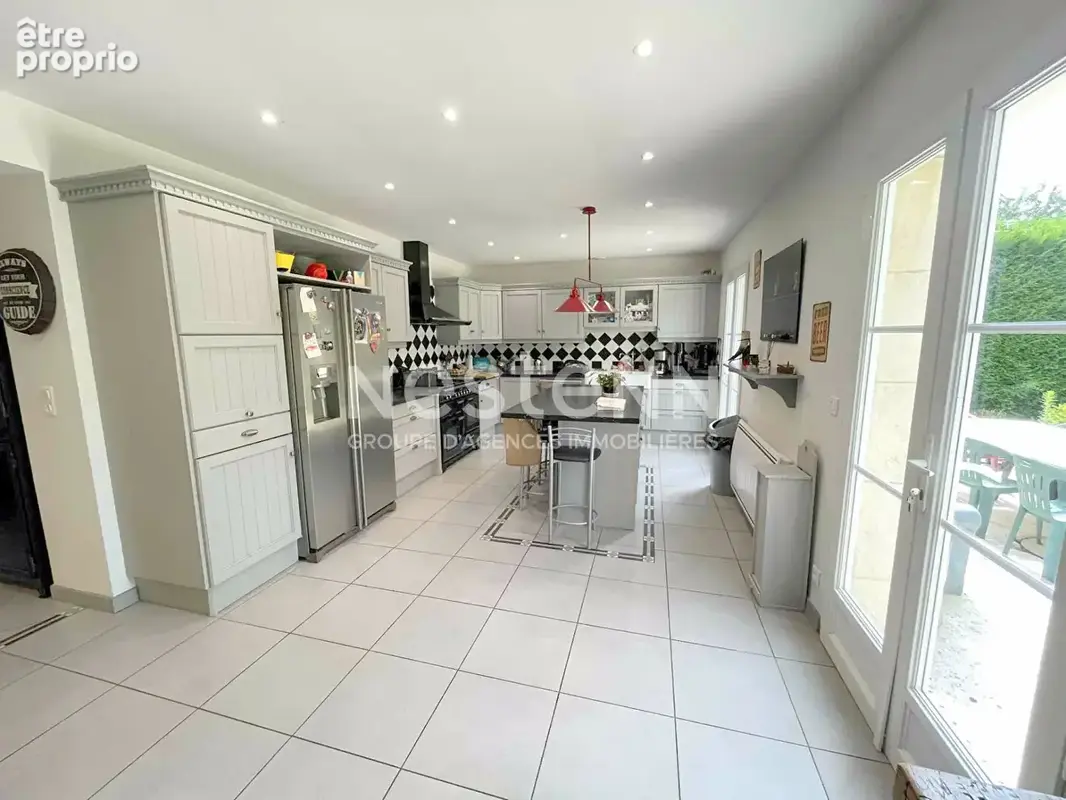 A vendre - Maison Chaumont En Vexin - 5 chambres / 220 m² habitables / 1000 m² terrain - photo 4