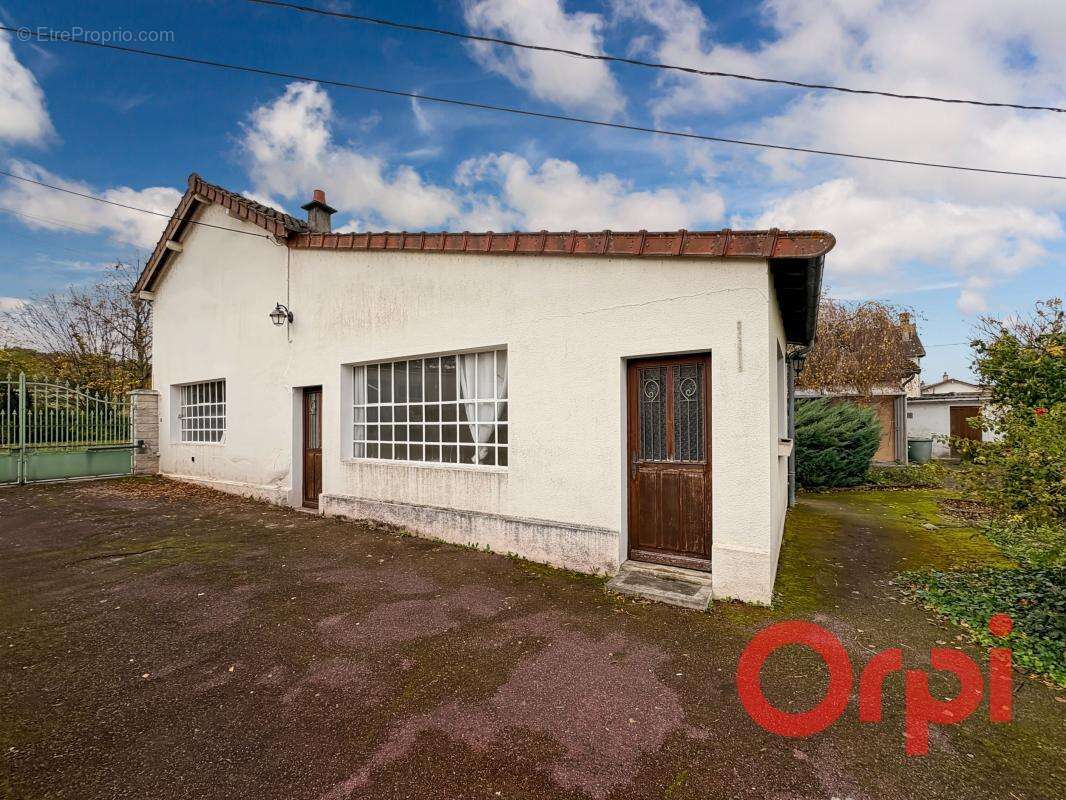 Maison à SAINT-AMAND-MONTROND