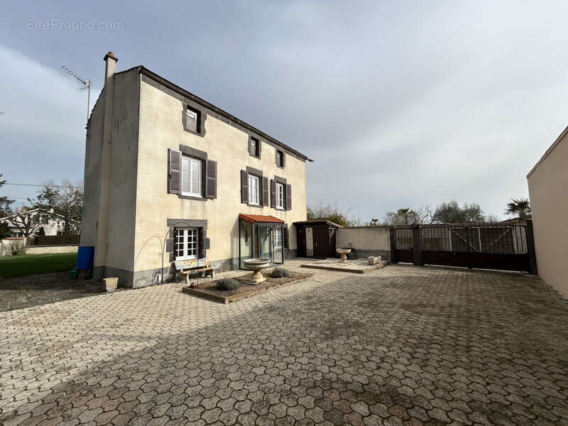 Maison à SAINT-BEAUZIRE