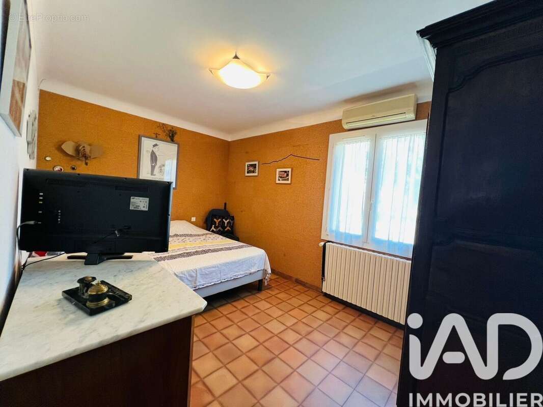 Photo 8