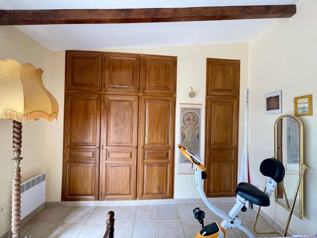A vendre Bâtisse en pierre rénovée de 235 m² habitables et ses dépendances de 300 m2 - Terrain de 100 000,00 m² - photo 41