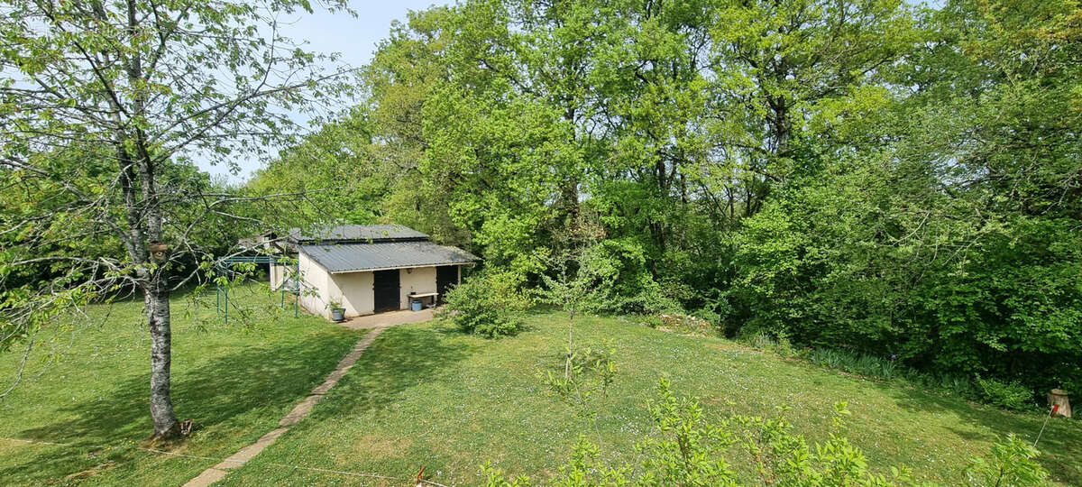 Terrain à VOUNEUIL-SOUS-BIARD