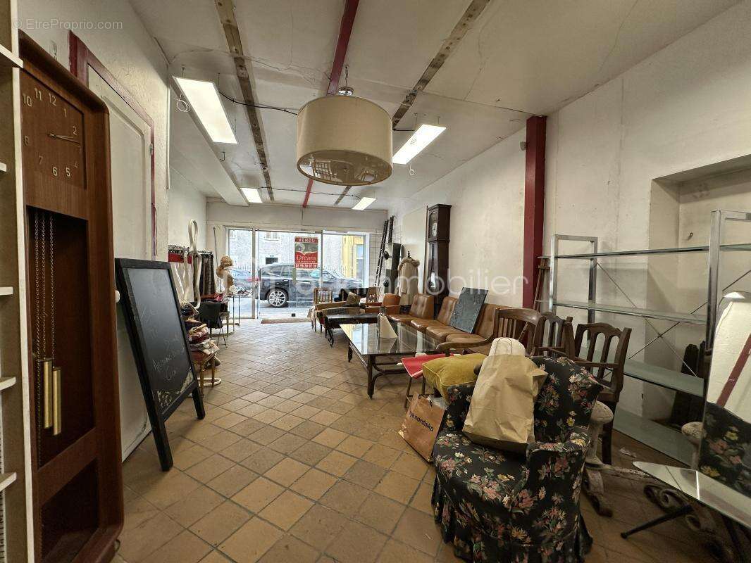 Local commercial spacieux de 79m² en plein centre-ville : idéal pour votre activité professionnelle - photo 3
