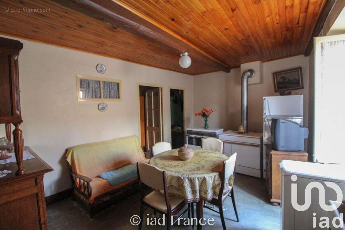 Photo 2 - Maison à SAINT-JULIEN-DE-PEYROLAS
