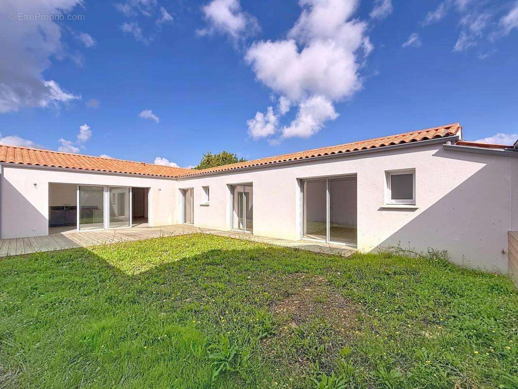 Maison à SAINTE-SOULLE