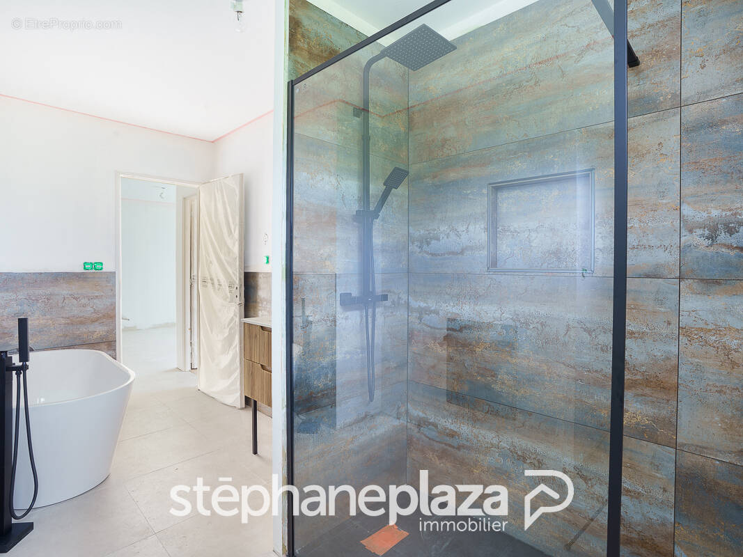 Maison à VARENNES-LES-MACON