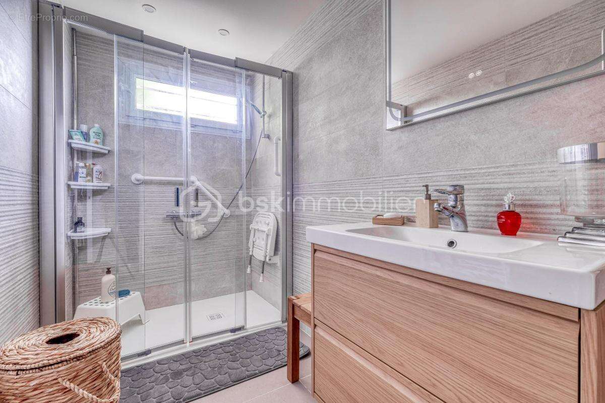 Maison familiale de type Phenix avec jardin - photo 12
