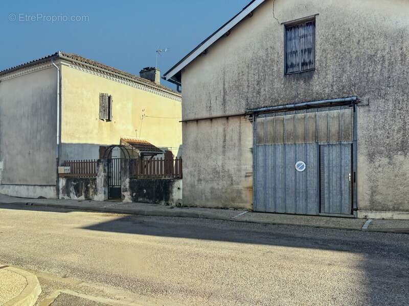 Maison à COURRENSAN