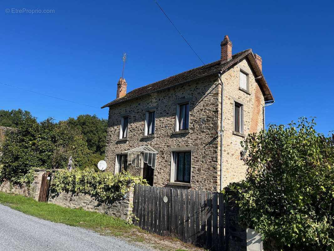 Maison à COUSSAC-BONNEVAL