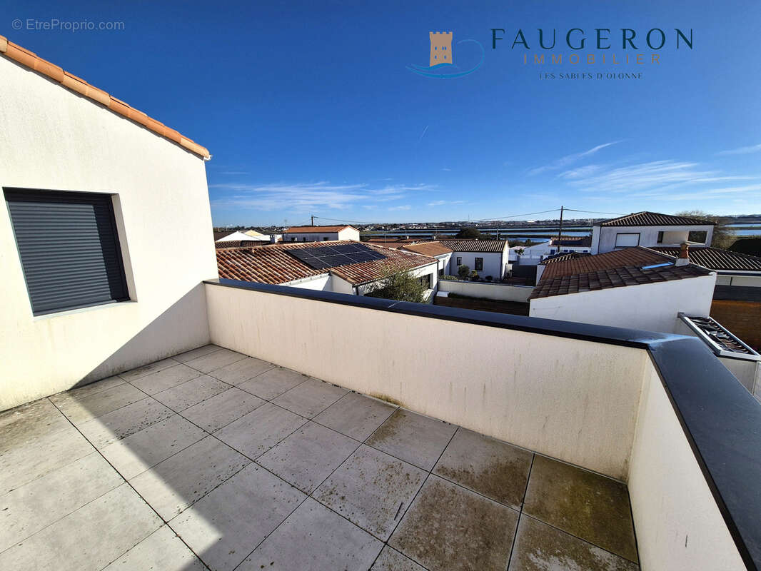 LA CHAUME - Maison familiale récente 128 m2 hab. + Garage & Parking + Terrasses & Jardin - photo 8