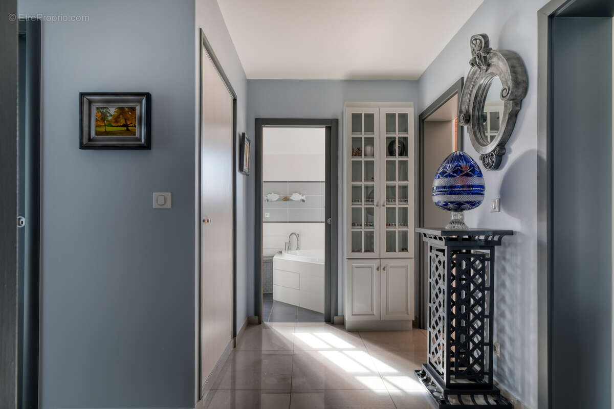Maison indivdiuelle de plain pied - 210m2 - 5 chambres - dpe c - photo 12