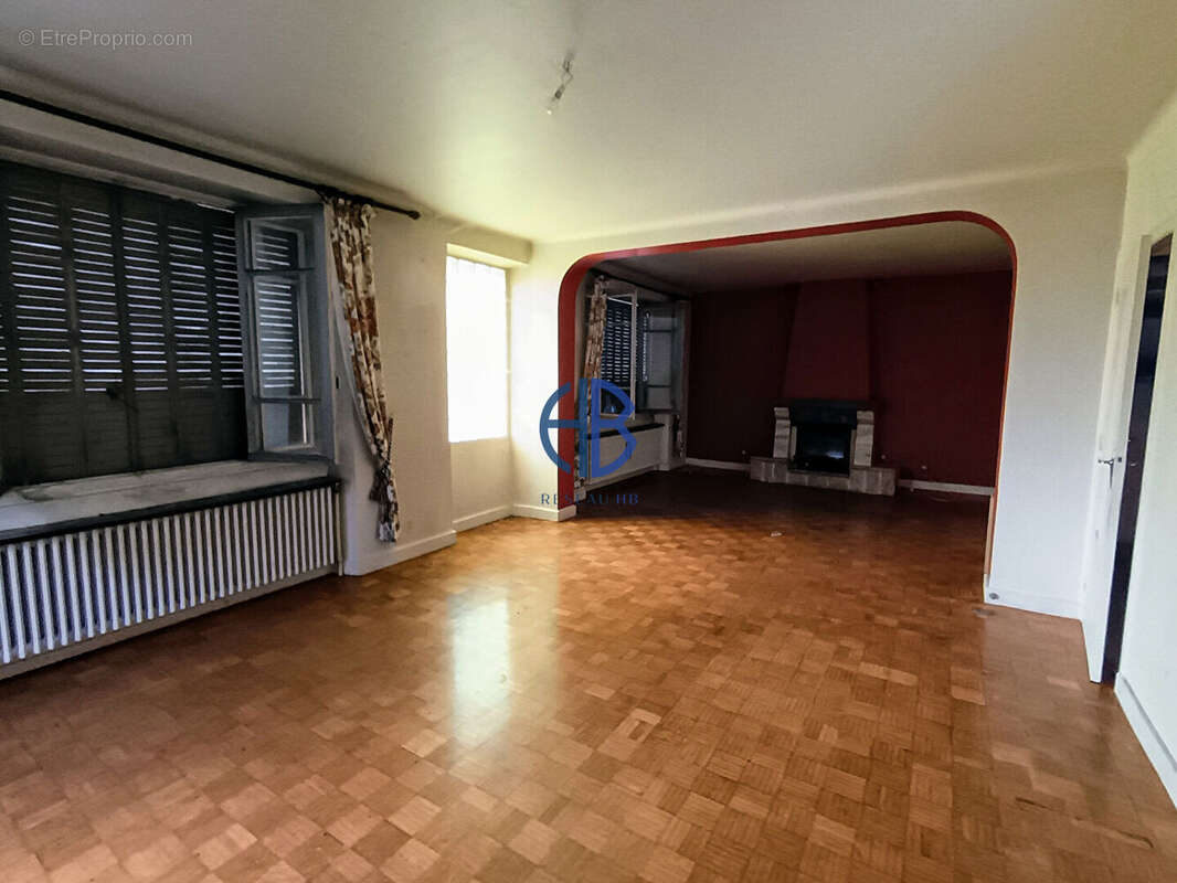 Maison à VIRIEU-LE-GRAND