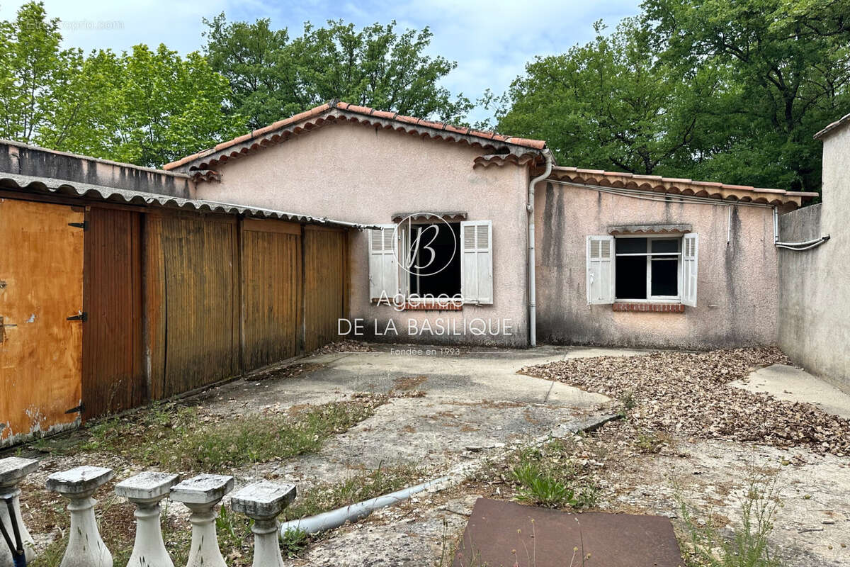 Maison 80 m² à Saint-Maximin-La-Sainte-Baume  - photo 3