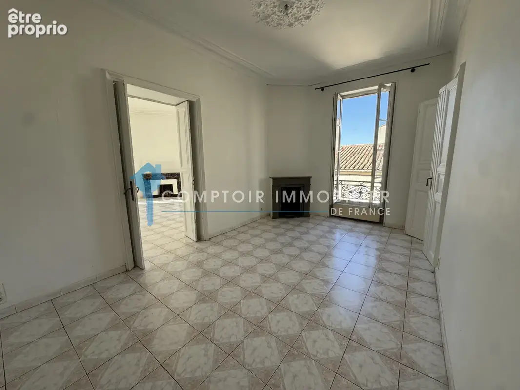 Exclusivité Appartement 144 m2, 3 chambres, grenier + cave - proche arènes - photo 11