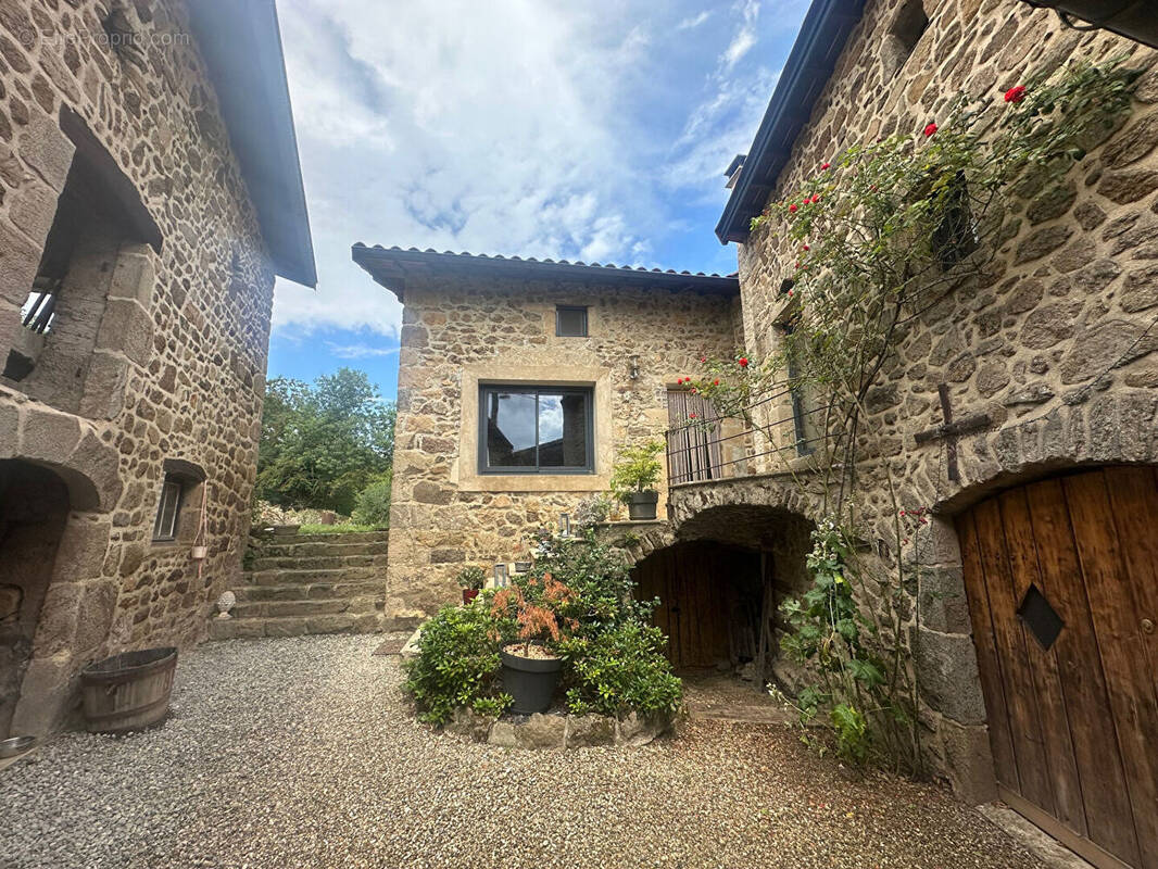 Maison à FELINES