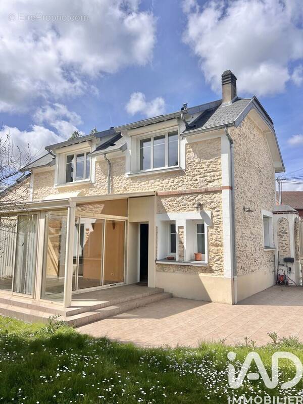 Photo 1 - Maison à SAINT-FARGEAU-PONTHIERRY