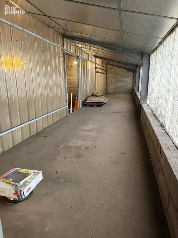 A VENDRE - Bâtiment d'activité d'environ 480 m² avec terrain poids lourds - photo 6