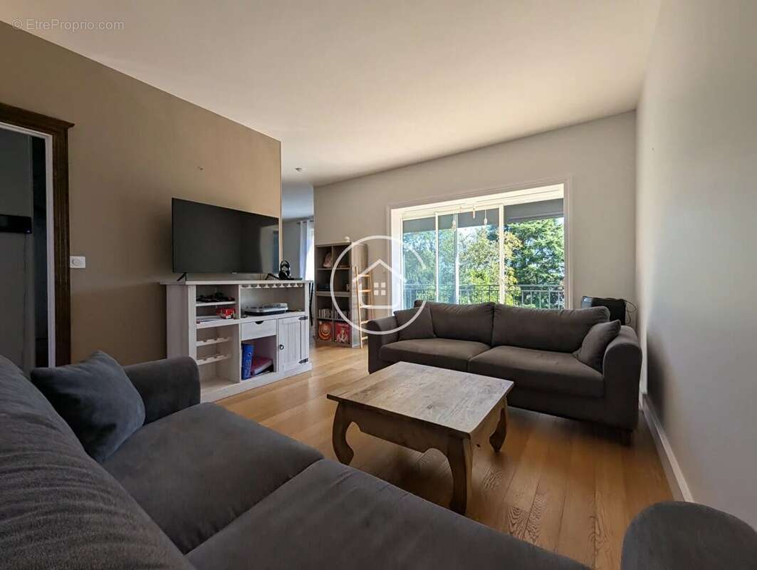 Maison à LA CHAUSSEE-SAINT-VICTOR