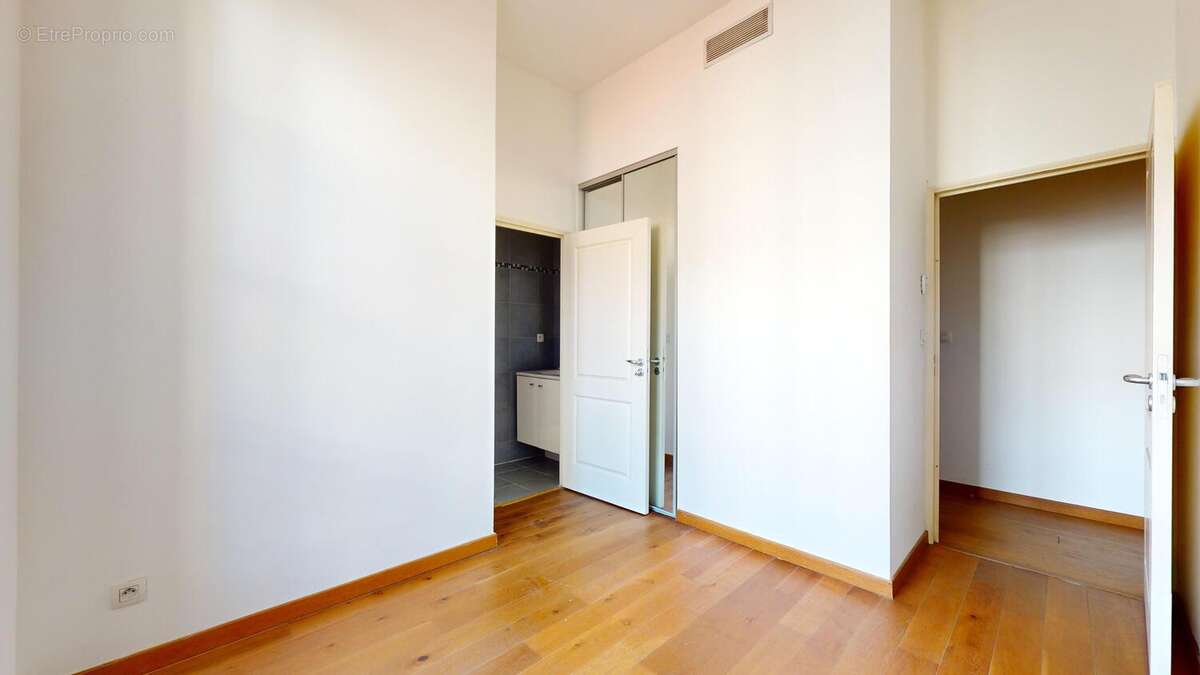 Appartement à MARSEILLE-2E