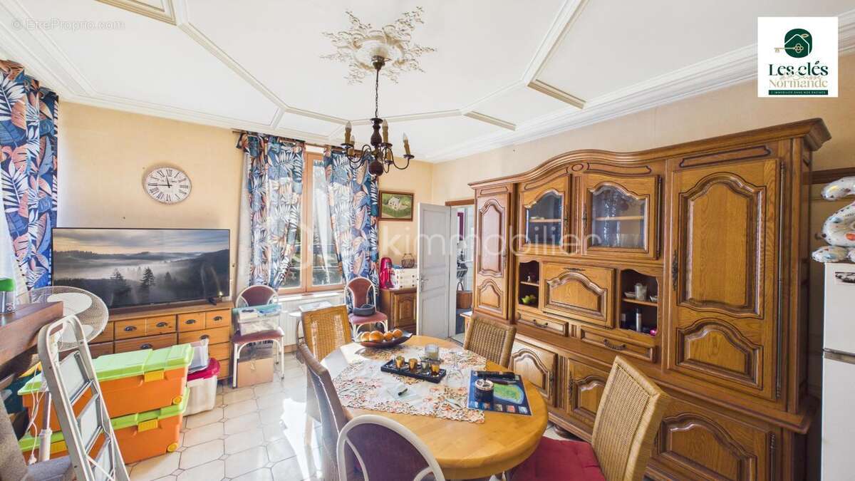 Une maison bourgeoise, cinq chambres, un parc de plus de 4 000 m²… et encore du potentiel ! - photo 4
