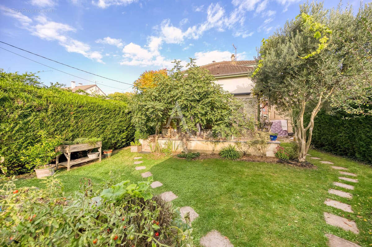 Maison à OZOIR-LA-FERRIERE