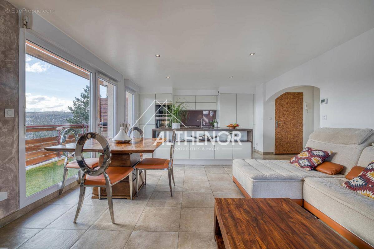 Appartement à POISY