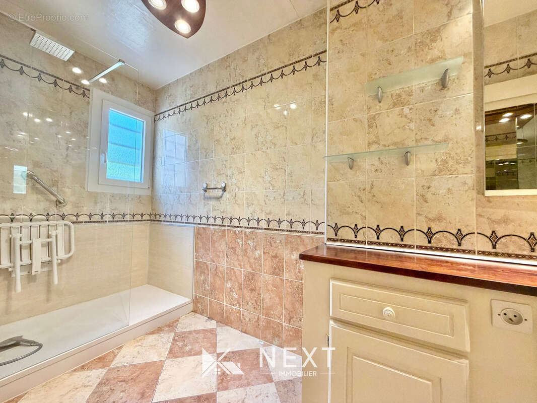 CLAIX   Maison de 103 m2, 4 chambres, jardin arboré et terrasse - photo 10