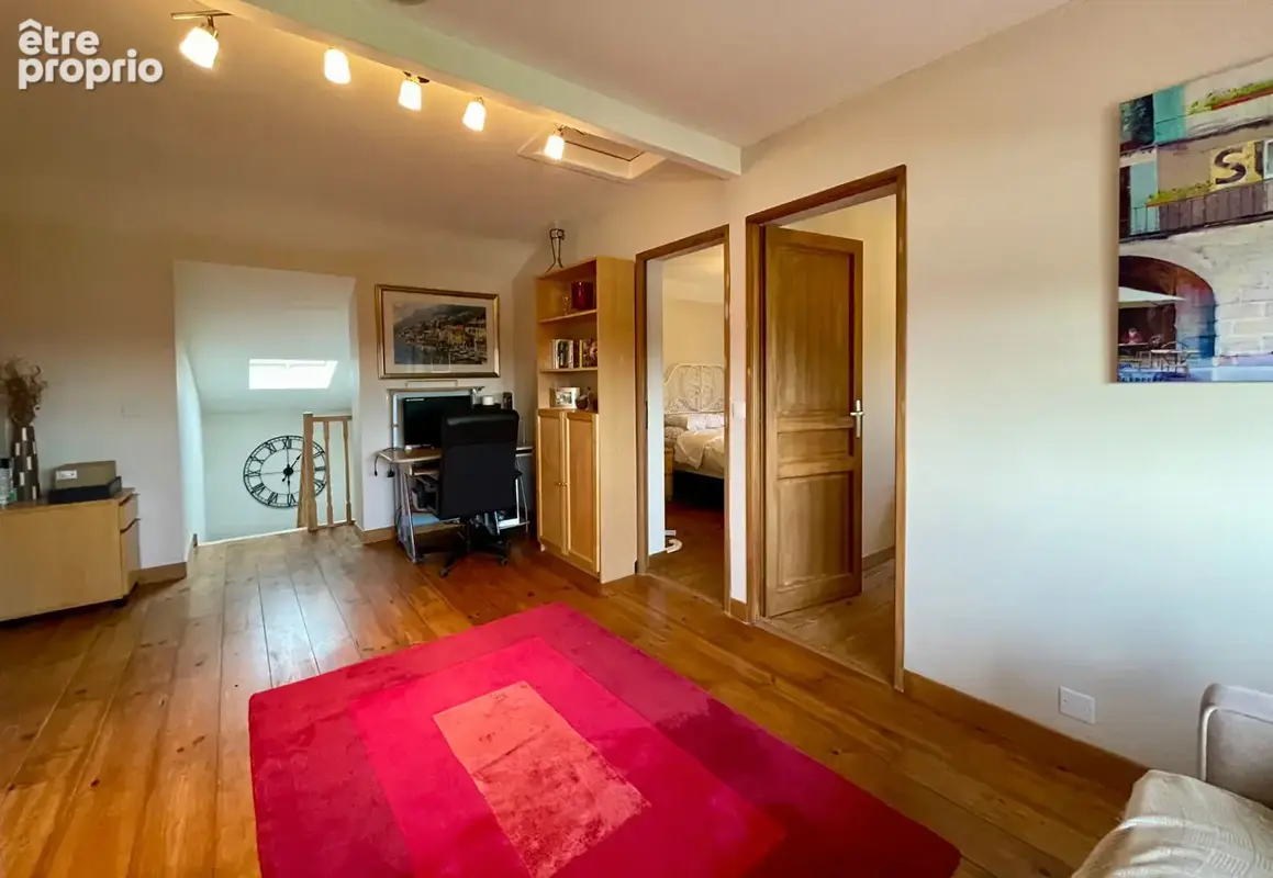 LOT-proche PUY L'EVEQUE  (130m2), Une maison en pierre rénovée offrant une vue panoramique, un terrain de 1,79 hectare, une pisc - photo 13