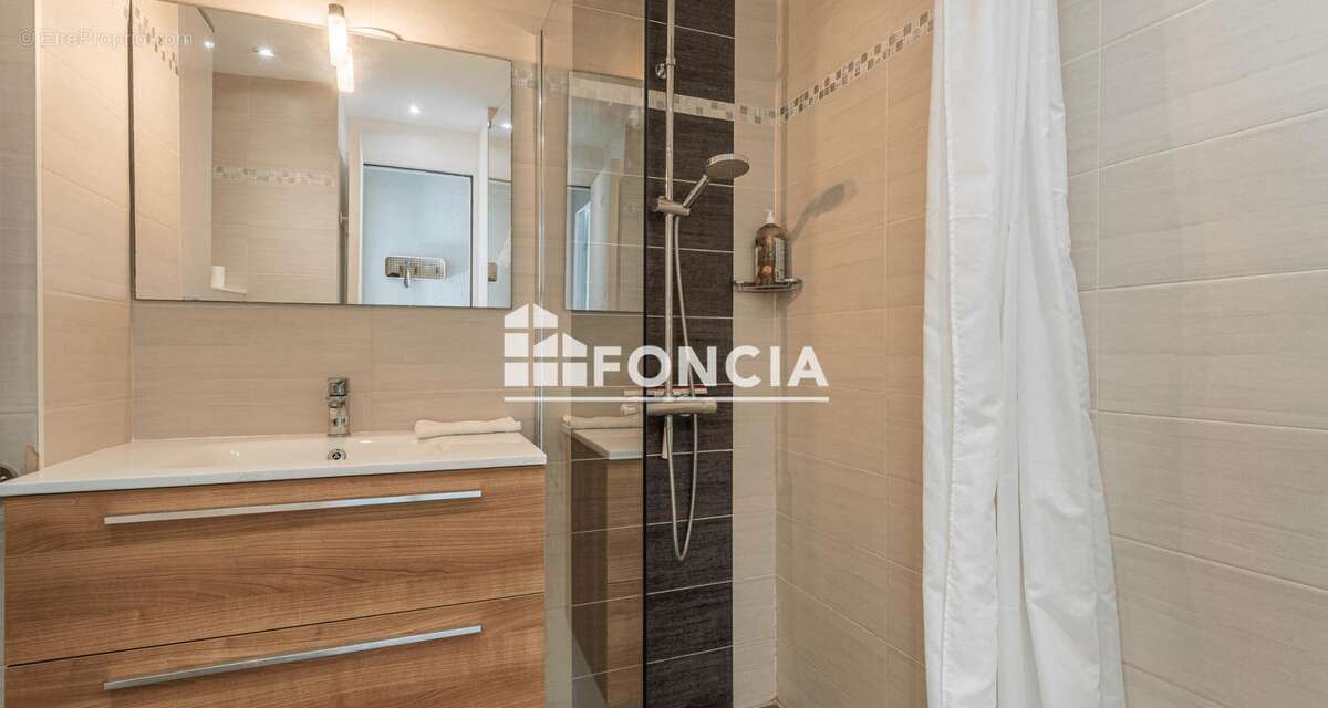 Appartement à LA CROIX-VALMER