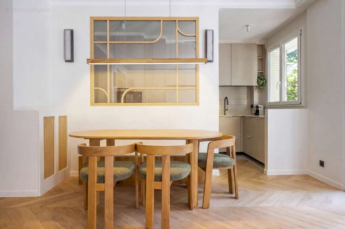 Appartement à PARIS-16E