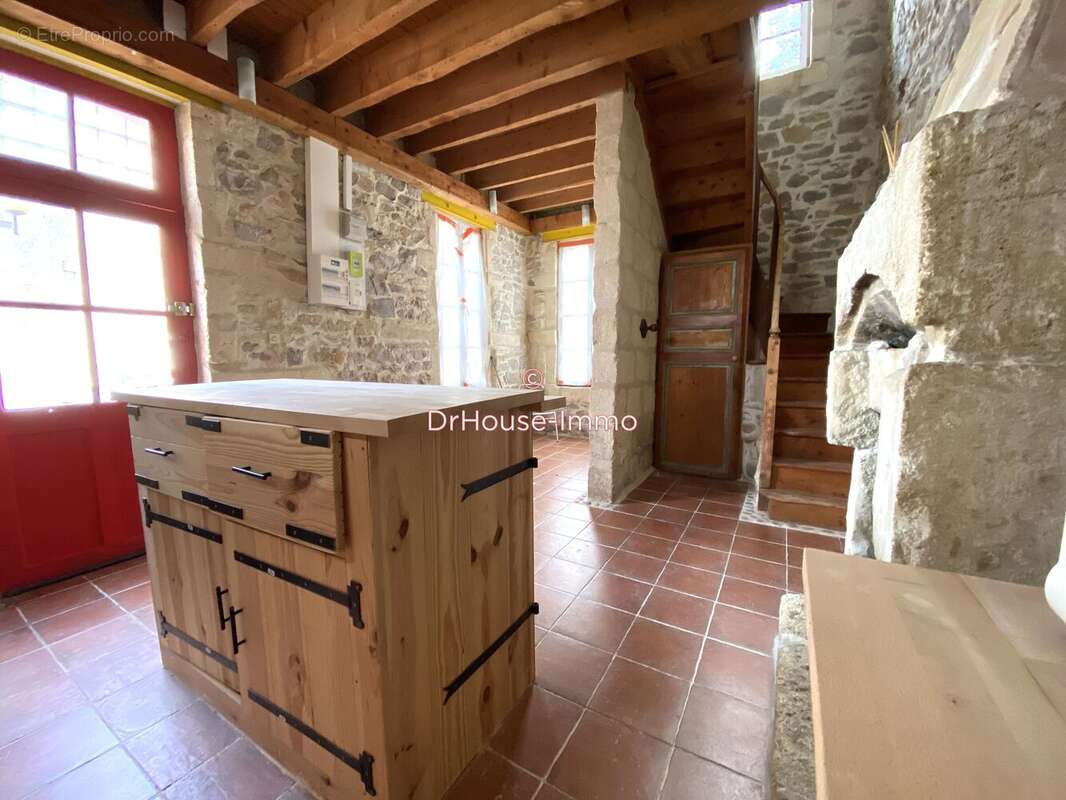 Maison à SAINT-LAURENT-D'AIGOUZE