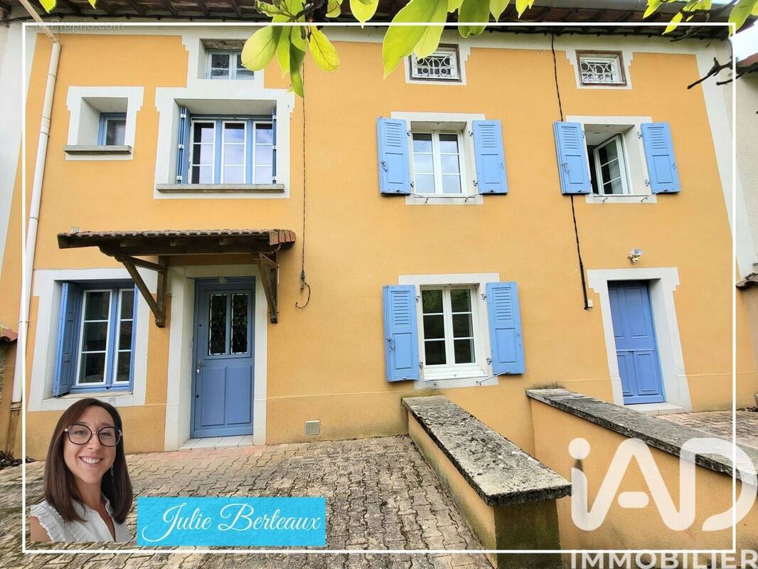 Photo 1 - Appartement à SAINT-JUST-SAINT-RAMBERT