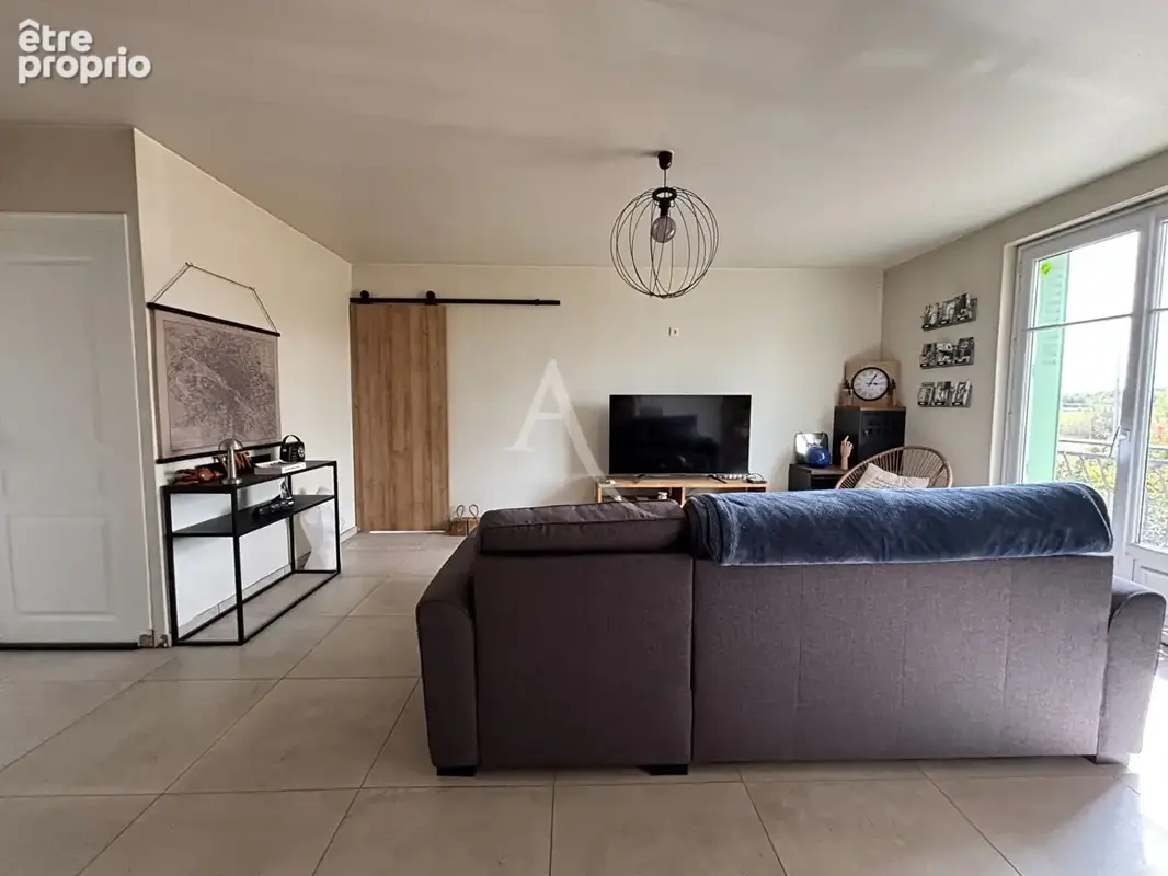 Maison rénovée avec sous-sol et dépendances - photo 3