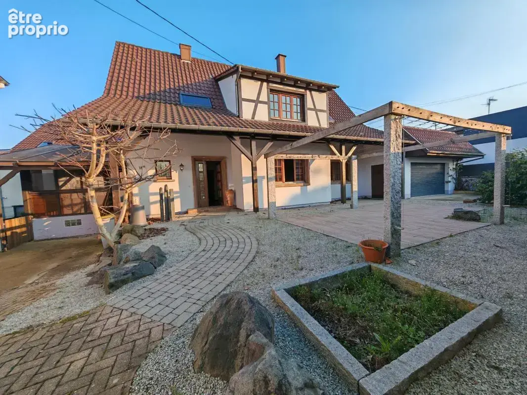 Maison familiale 165 m² - 8 pièces - 5 Chambres - Grand garage - photo 1