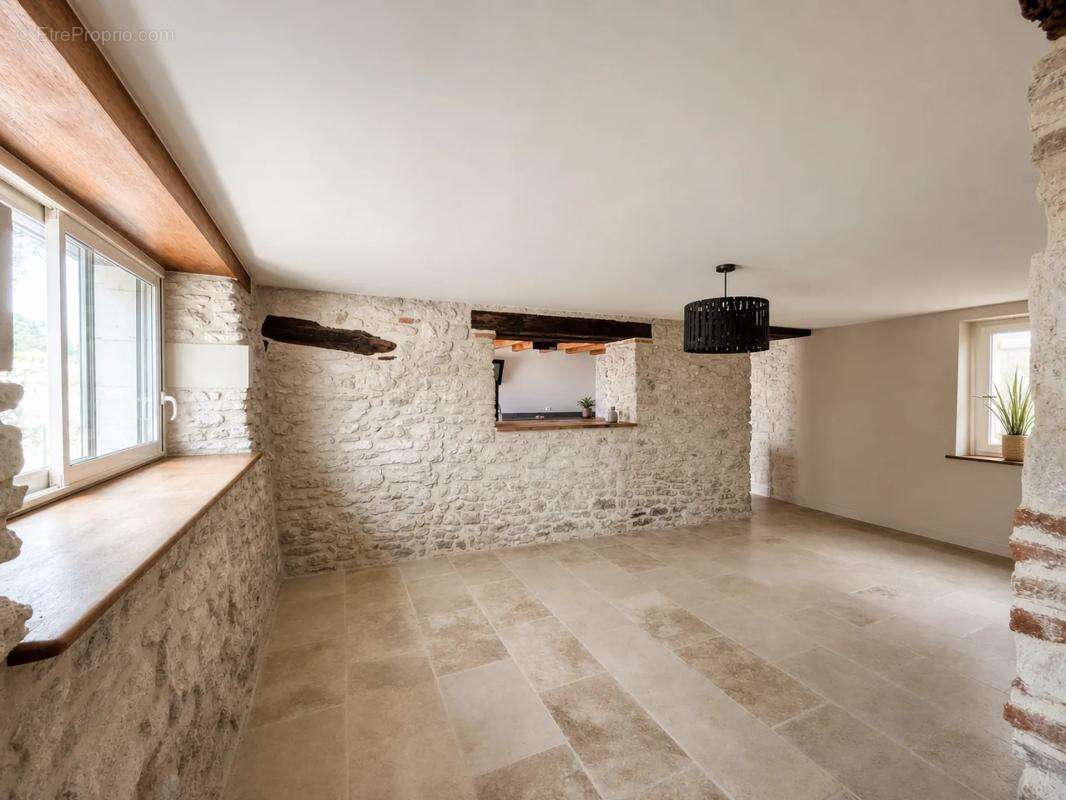 Maison T5 corps de ferme en pierre d'exception - 308 m2 - Fénols - photo 2