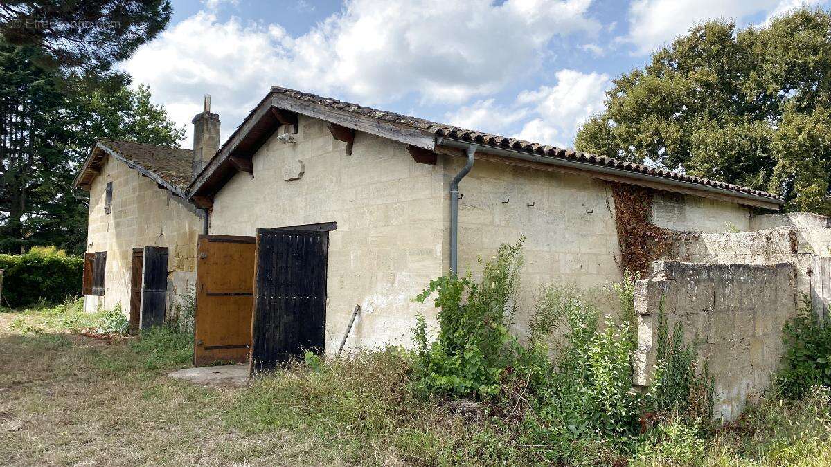 Terrain à SAINT-SULPICE-DE-FALEYRENS
