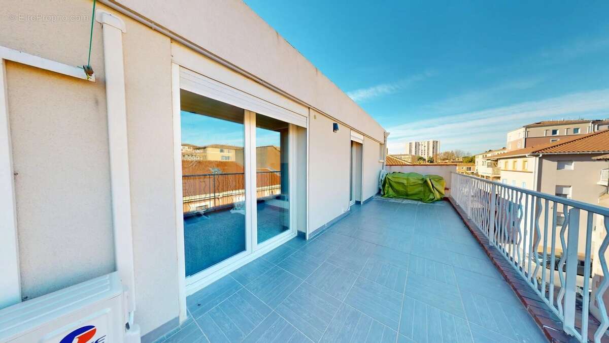 Appartement à PORT-DE-BOUC