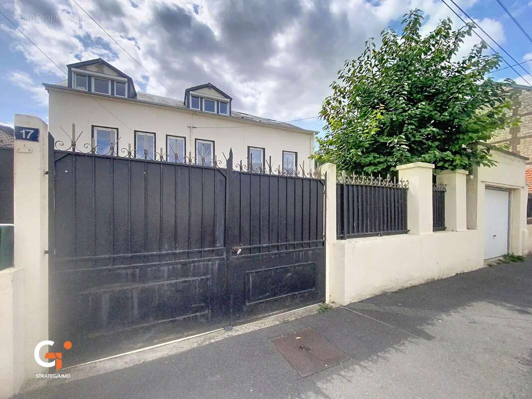 ELBEUF - Maison 135 m²  sur 223 m² Terrain - photo 3