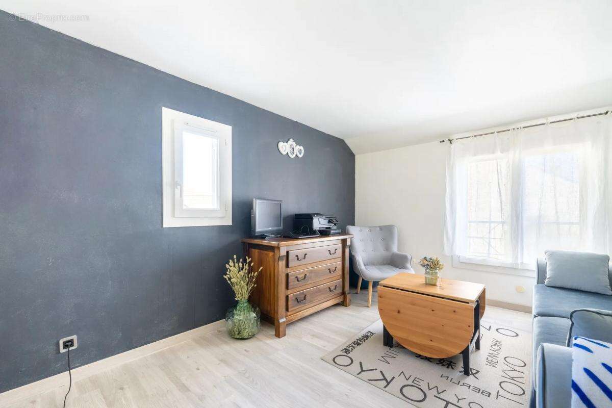 Maison à JOUY-LE-MOUTIER