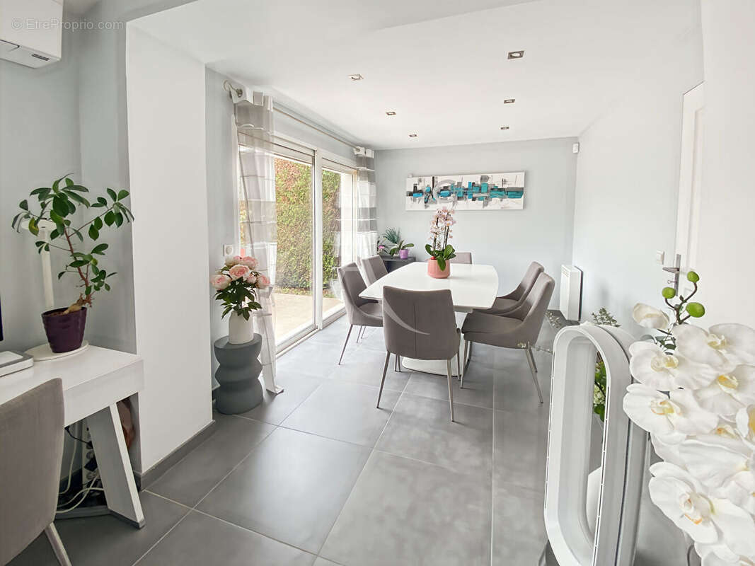 Maison à JOUY-LE-MOUTIER