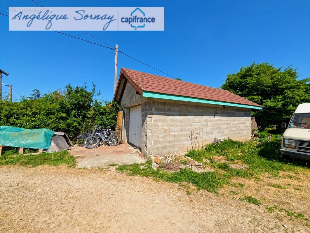 longère avec dépendances sur 3 115 m² – Francheville 39230 - photo 47